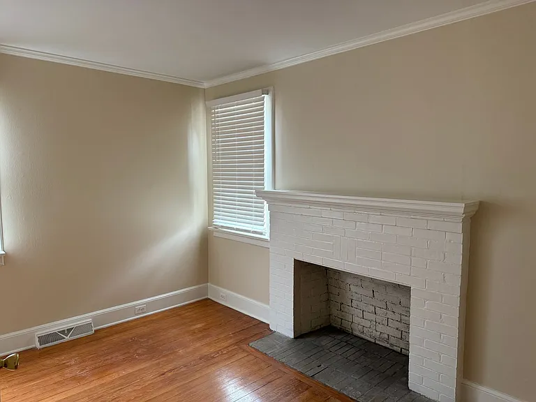 812 E Main St — Photo 8