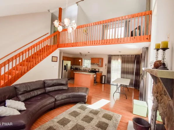 139 Westwood Dr, Dingmans Ferry, PA 18328