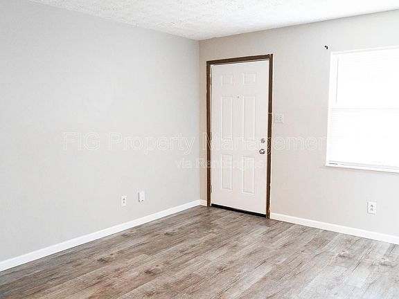 3rd image of 129 Hillcrest Dr #6