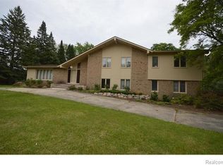 3113 Hartslock Woods Dr, West Bloomfield, MI