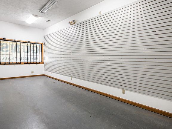 2nd image of 125 W Lincoln St