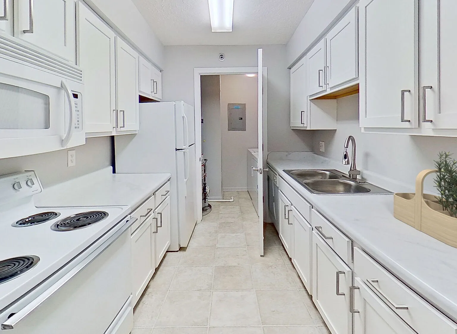 Westbury Lake Apartments — Photo 1
