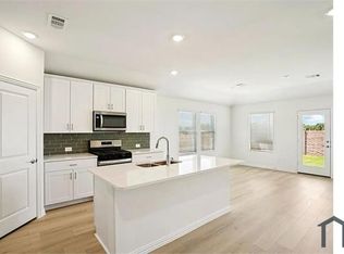 827 Sunflower Rd, Lavon, TX 75166