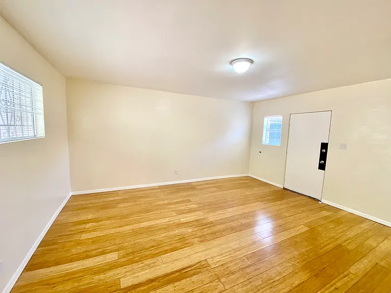 1532 Locust Ave — Photo 7
