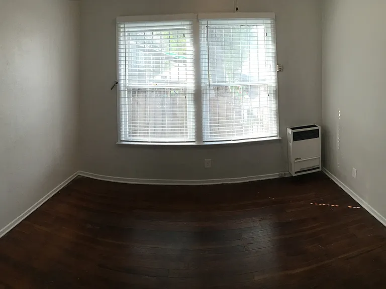 320 N Avenue 52 — Photo 10