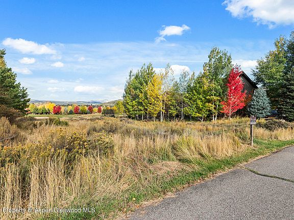 3rd image of 4058 Crystal Bridge Dr