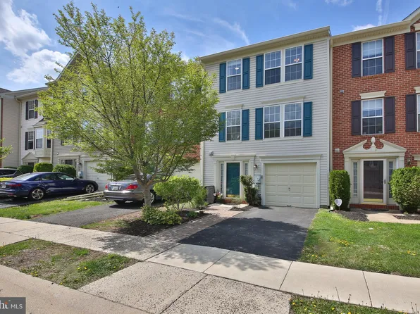 102 Amy Ct, North Wales, PA 19454