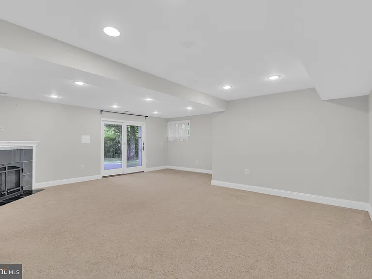 7205 Van Ness Ct — Photo 32