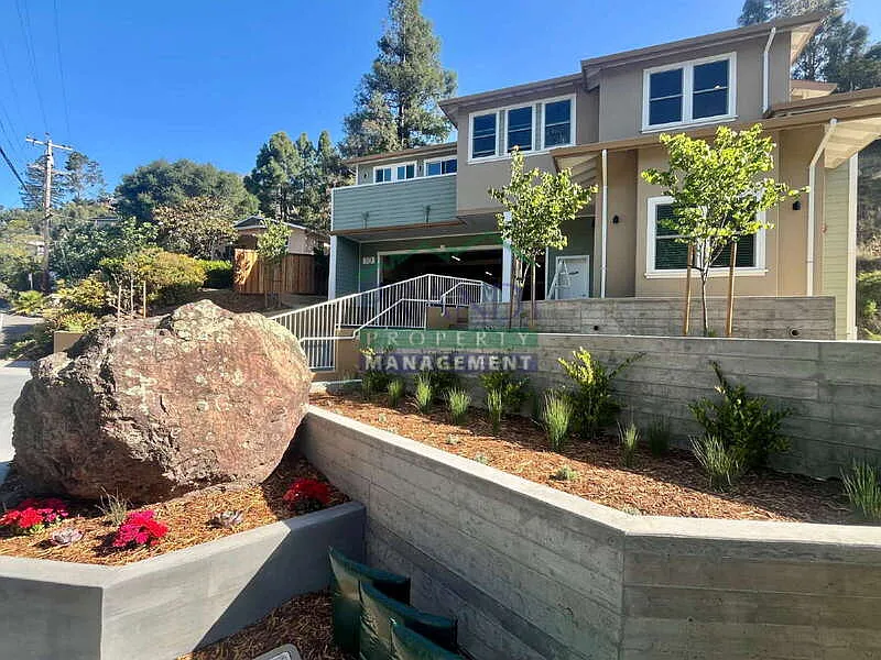 2 bed, 2.0 bath, 987 sqft, $4,495 — Photo 2