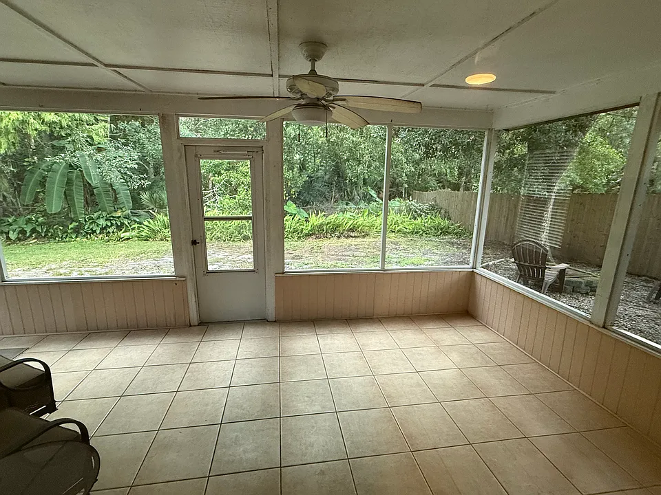 1007 N Magee Creek Ct