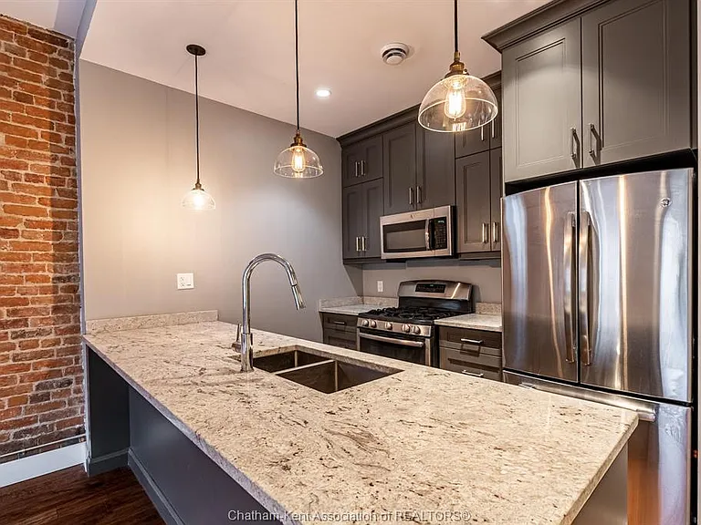 69 King St W #202 — Photo 3