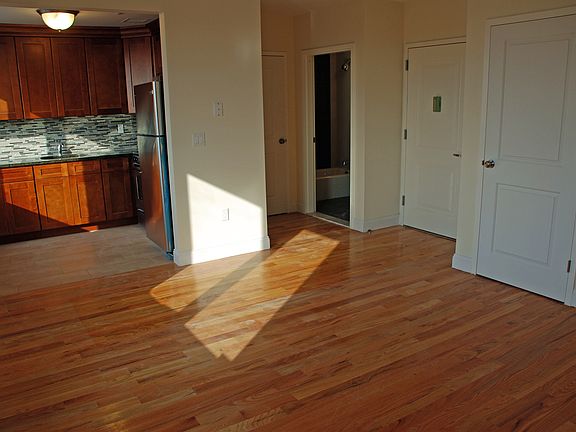 3rd image of 2012 31st St APT 5A