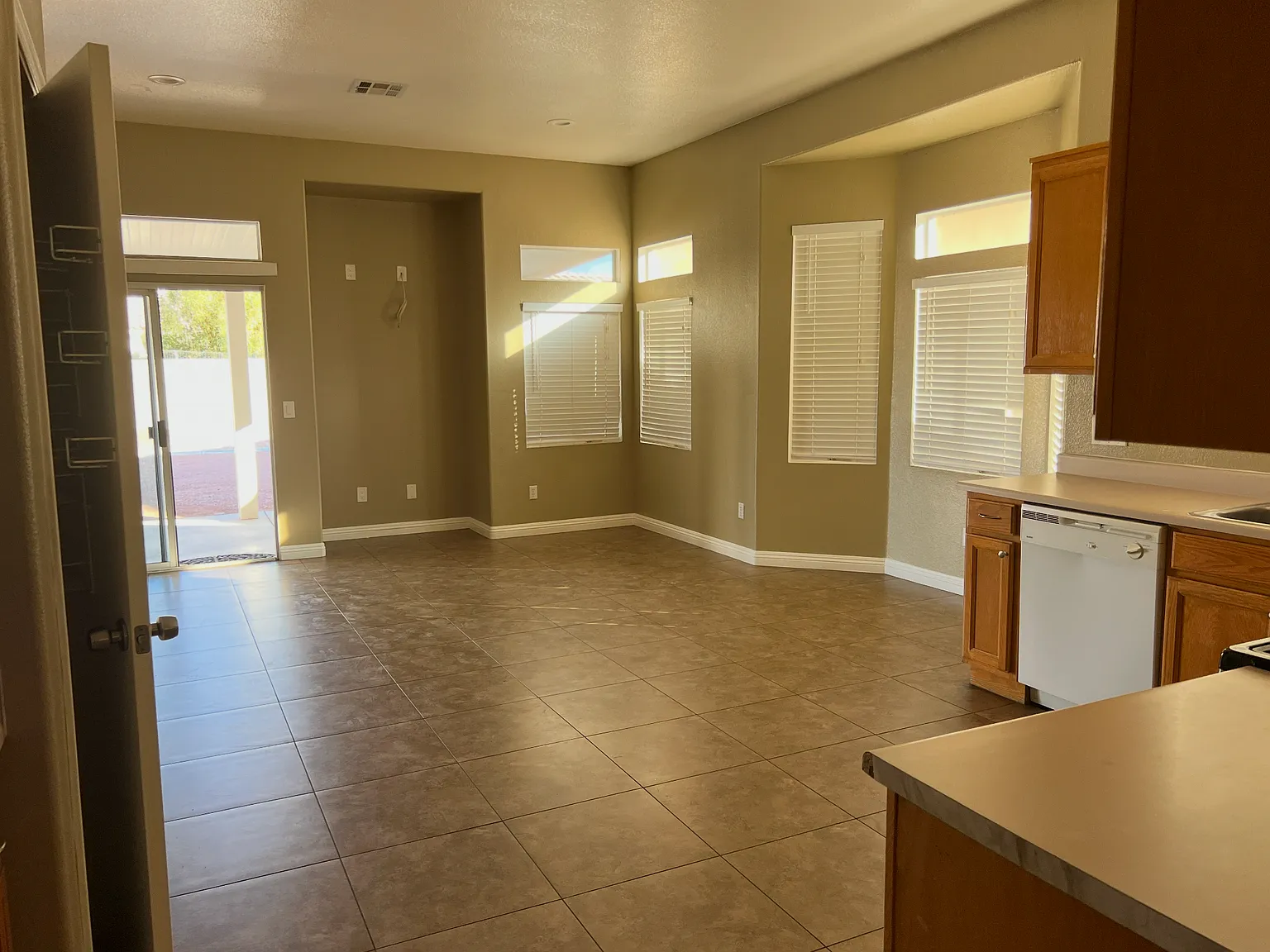 3 bed, $2,500 — Photo 2