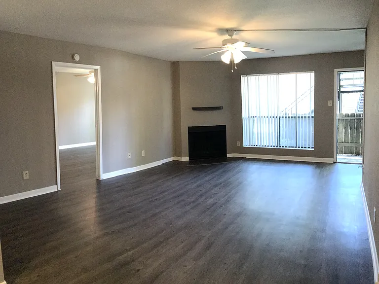 Wilshire Park Apartments — Photo 61