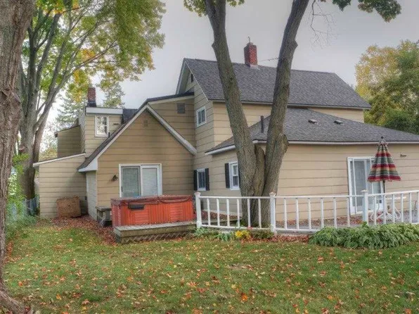 609 State St, Harbor Springs, MI 49740