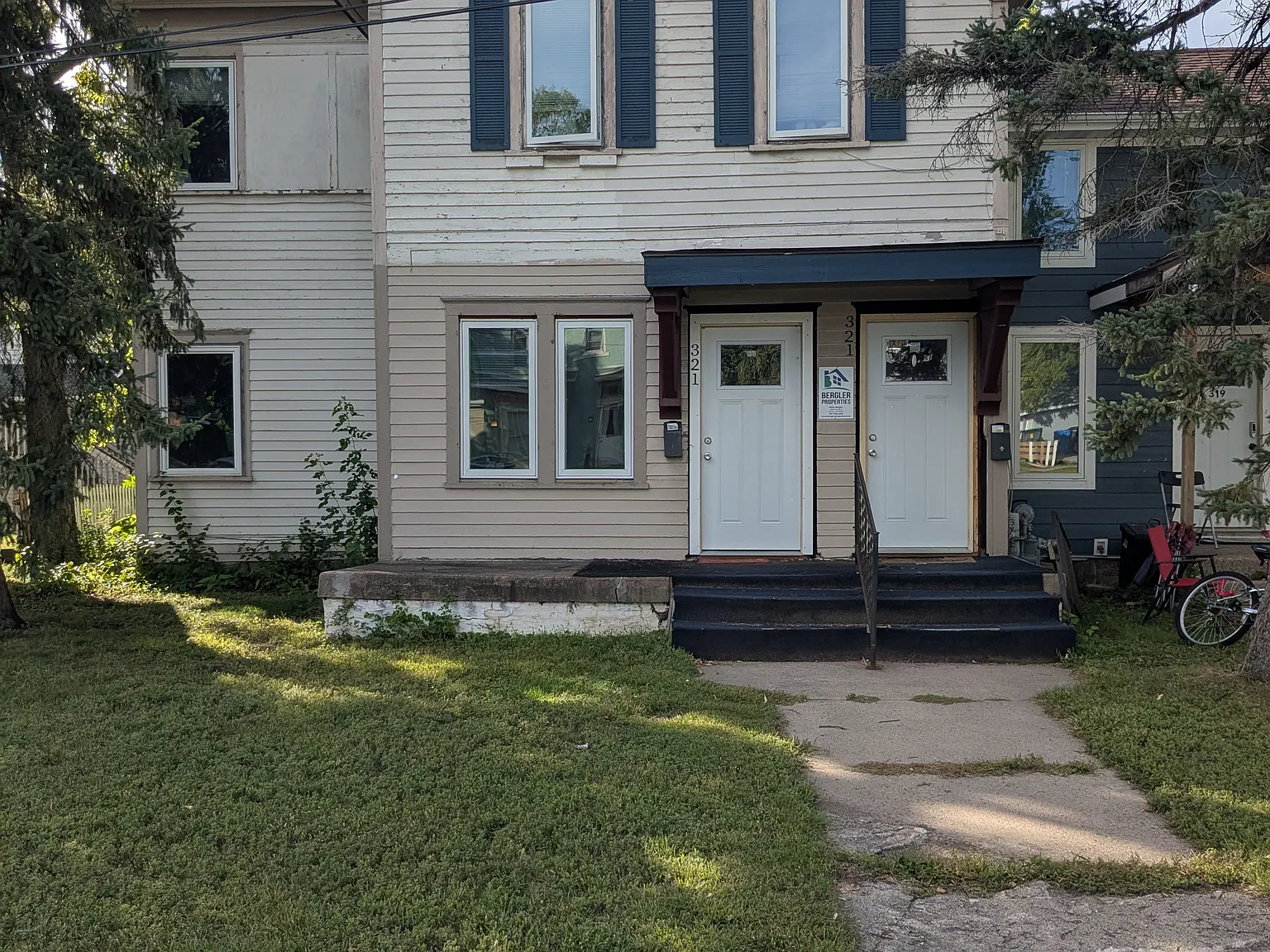 321 1/2 Main St — Photo 1