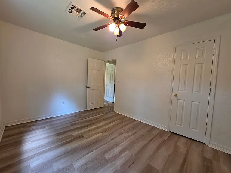 302 E Anna St — Photo 20