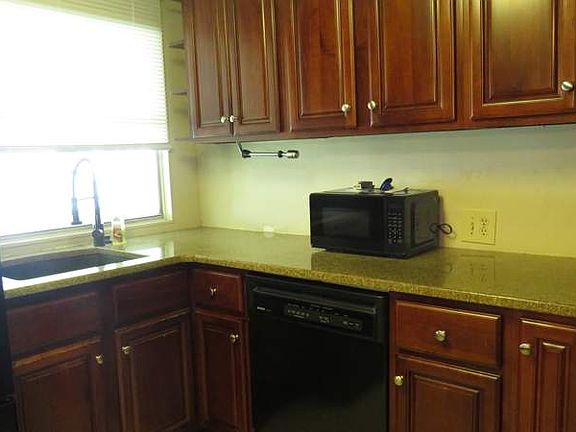 4th image of 815 Dogwood Dr