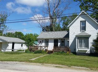 114 7th Ave SW, Oelwein, IA 50662