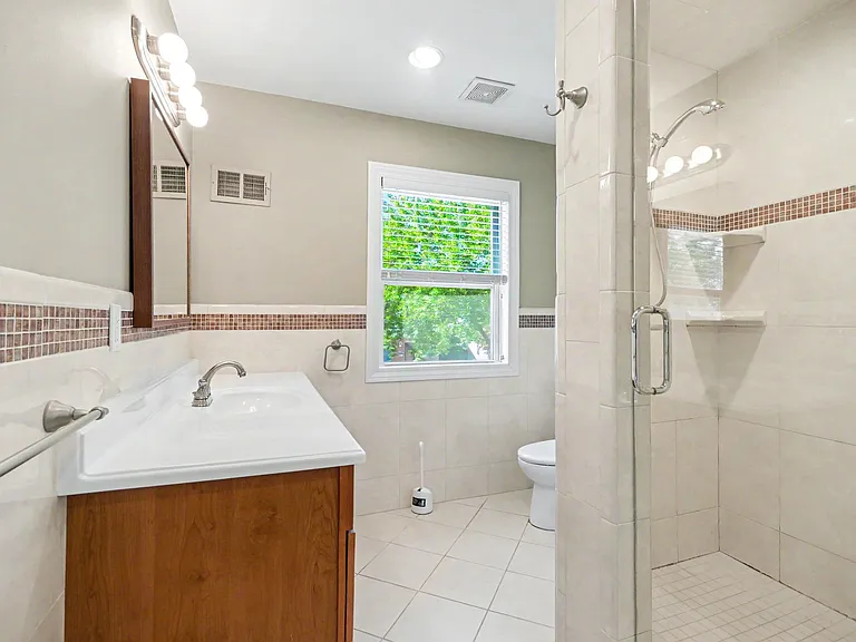 Primary En Suite Bathroom - Second Floor
