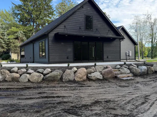 770 W Pontaluna Rd, Norton Shores, MI 49444