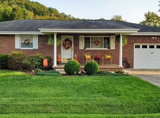 38 Main St, Wayne, WV 25570