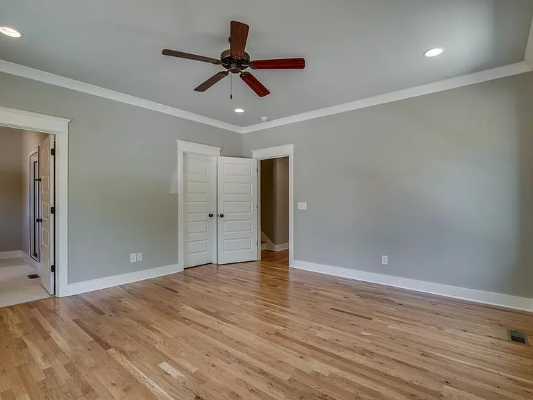 135 Marie St — Photo 11