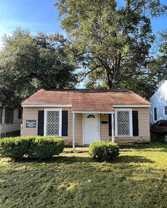 1st image of 2721 Lindholm St