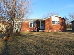 2024 E St NW, Miami, OK 74354
