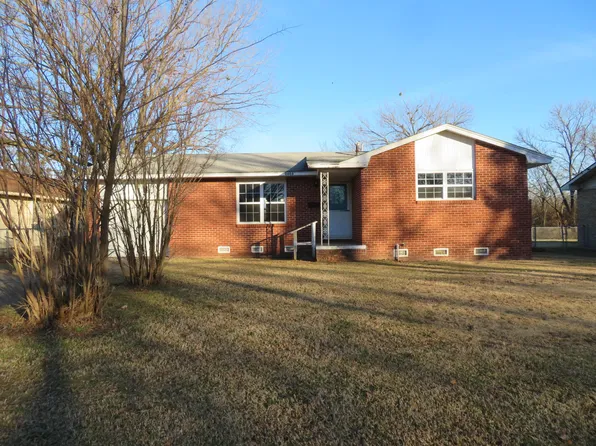 2024 E St NW, Miami, OK 74354