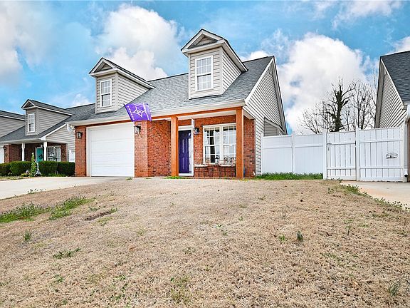 4th image of 120 Mid Town Sq