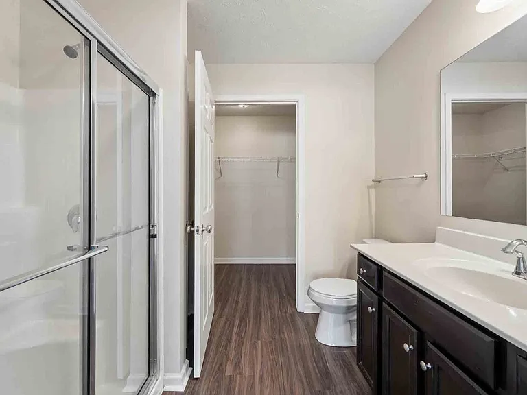 Auburn Creek Apartment Homes — Photo 10