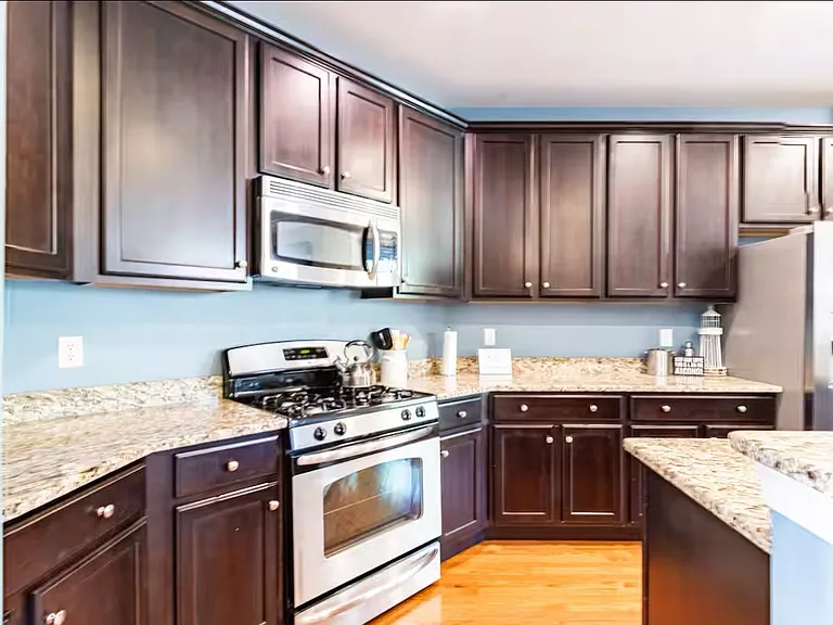 21235 Catalina Cir — Photo 10