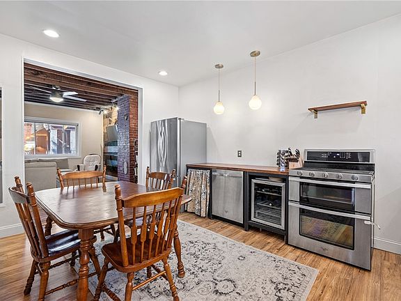 5th image of 4068 Howley St