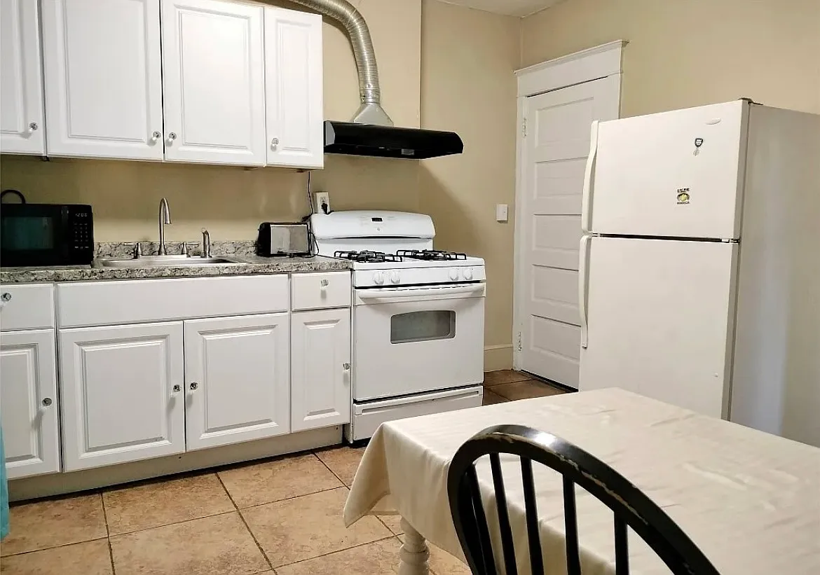 1 bed, 1.5 bath, 1500 sqft, $650 — Photo 4