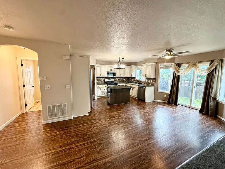 2045 Prairie Hill Dr — Photo 10
