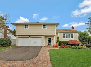 7 Chestnut Dr, Plainview, NY 11803