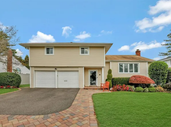 7 Chestnut Drive, Plainview, NY 11803