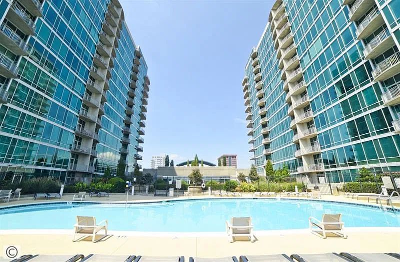 943 Peachtree St NE — Photo 4