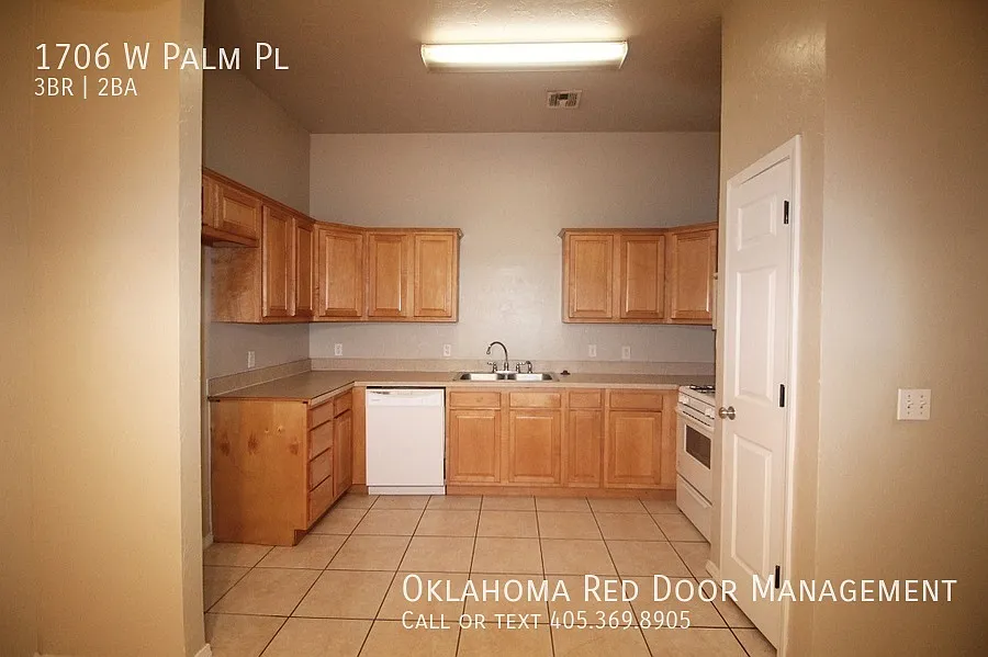 3 bedroom Move in Ready — Photo 4