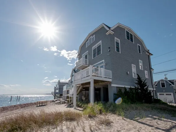 2123 Fairfield Beach Rd, Fairfield, CT 06824