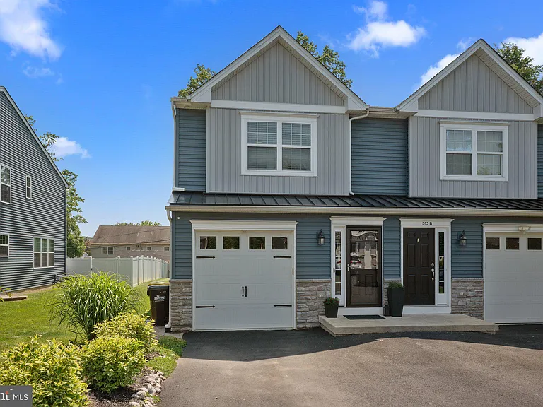 513 Arbutus Ave #A — Photo 1
