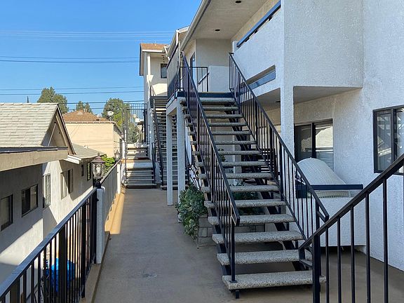 4th image of 521 E Orange Grove Ave #D