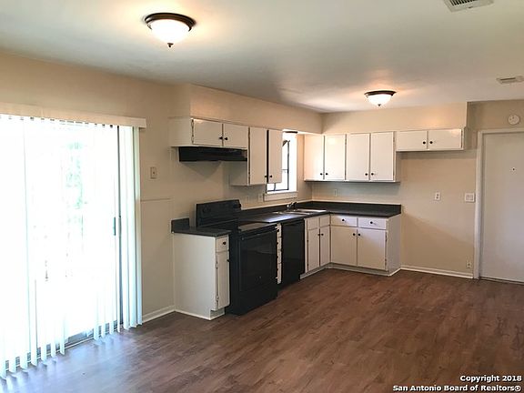 5th image of 5874 Castle Run Dr