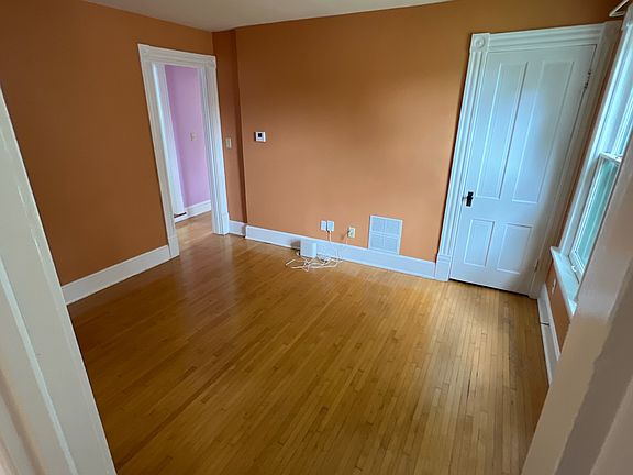 Living Room - Empty