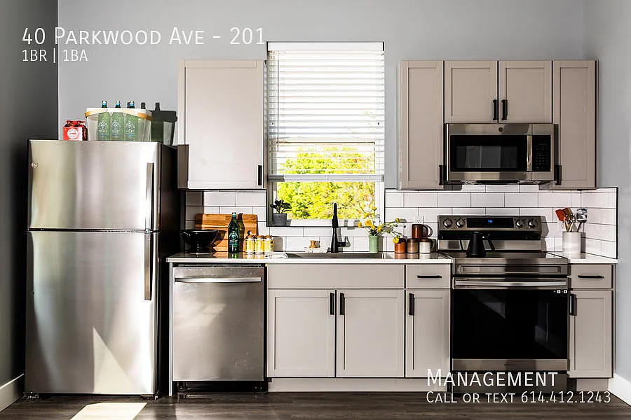 Parkwood Hq: Where History Meets Modern Living (40 Parkwood Ave. -- Brand New!) — Photo 4