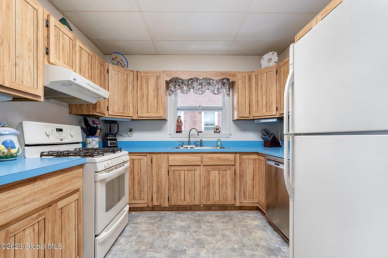 4th image of 608 Broadway