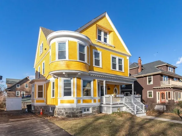10 Centervale Park, Dorchester, MA 02124