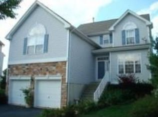 111 Winding Hill Dr, Hackettstown, NJ 07840