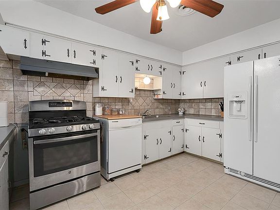 3rd image of 2522 Hillshire Dr